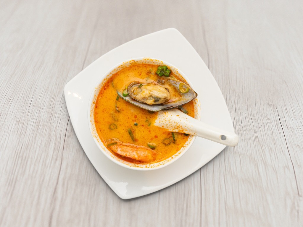 Yin-Yang Suppe mit Garnelen und Muschel